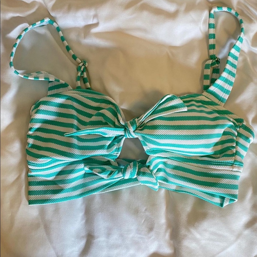 Women’s Textured Stripe Tie Front Bikini Top